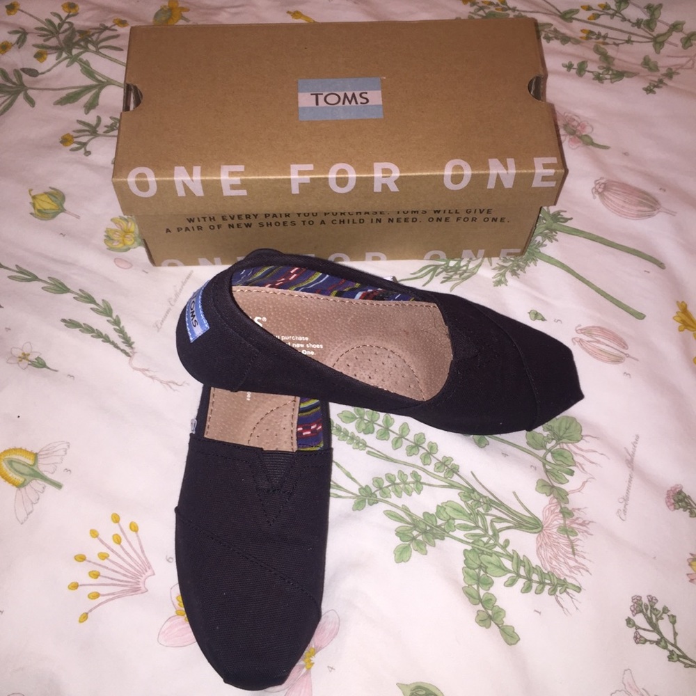 Black/Black TOMS